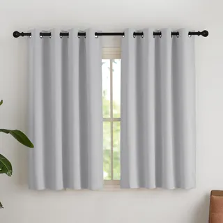 NICETOWN Kurze Verdunkelungsvorhang mit Ösen Thermovorhang gegen Kälte | Hellgrau, H145 x B140 cm, Bistrogardine 2er Set, Blackout Curtain, Moderne küchengardinen Kurz, Curtains for Bedroom