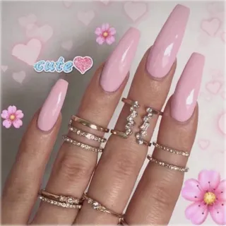 Cimenexe Square Press on Coffin Nails Nude Pink Künstliche Fingernägel Medium Künstliche Fingernägel Glänzende Fingernägel Full Cover Acrylnägel Klare Falsche Nägel für Frauen und Mädchen 24 Stück