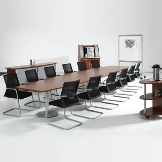 Konferenzanlage Tonnenform mit Tellerfüßen