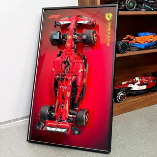 NOVDA Display Wandhalterung Kompatibel Mit Ferrari FS-24 F1 Race Car, 42207 Formel 1 Auto Rahmen, Perfekt für die im Wohnzimmer, Arbeitszimmer, Hobbyraum 75*45cm (Nur Rahmen)