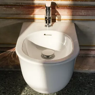 Laufen The New Classic Wandbidet 1 Hahnloch, ohne seitliches Loch für Wasseranschluss, weiß