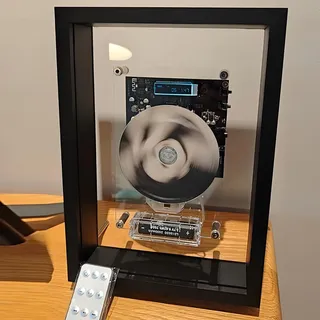 MYFTNP CD-Player Zum Dekorieren, Musik-Deko-Bilderrahmen Mit Fernbedienung, Bluetooth 5.0/3,5-mm-AUX-Ausgang, 2 Platzierungsmöglichkeiten, Für Zuhause, Büro Und Galerie