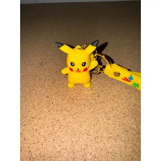 Stelby Schlüsselanhänger Pokemon Pikachu Schlüsselanhänger 3D Gummi, Strapazierfähiges & flexibles Material für langlebige Nutzung gelb