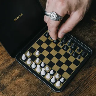 Luckies - Iron & Glory Game on Reise Schachspiel