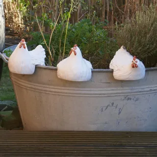 Storm's Gartenzaubereien Randhocker Deko - Hühner 3er Set weiß für die Gartendeko H 12,5cm als Balkon- oder Terrassendeko