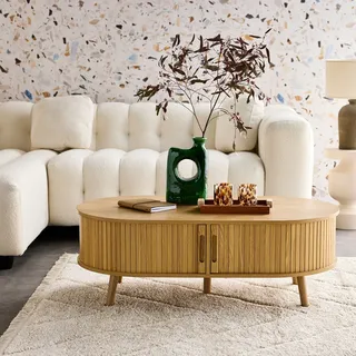 sweeek Skandinavischer Couchtisch mit geriffeltm Holzlook und 2 Schiebetüren - sweeek