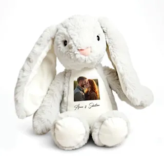 Love Faith - Euer Foto - Personalisierter Stoffhase mit Foto und Namen - Weiß, flauschig, 34cm groß