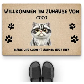 Personalisierte Geschenke - Willkommen bei ... Wohnen auch hier - Fußmatte mit Namen, selbst gestalten, Katzen-Fußmatte (1 Katze)