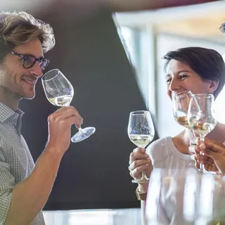 Jochen Schweizer Weinseminar Einsteiger für 2; Erlebnis verschenken oder selbst erleben; Gutschein gültig für 2 Person Gruppengröße: 4-40 Pers...