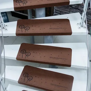 Treppenstufen Matten 7er Set Modern Stufenmatten Innen 55x22cm Rutschfeste Teppich Treppenteppich Selbstklebend Stufenteppich Innenbereich Bedruckte Treppenmatte für Kinder, Ältere und Hunde D 55x22cm