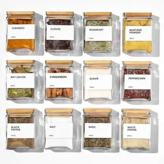 BIKALAN Gewürzgläser Eckig mit Holzdecke, [12x 120ml] + 88 Wasserfeste Etiketten - Gewürzdosen Set Glas - Gewürzbehälter Spice Jars Set - Gewürze Aufbewahrung - Behälter - Gewürzaufbewahrung