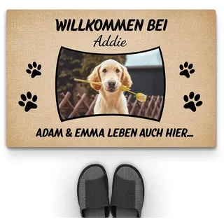 Geschenke Mall Personalisierte Fußmatte - Willkommen In Unserem Zuhause Von - Fussmatte Mit Namen, Fussmatte Selbst Gestalten, Fussmatte Familie, Fussmatte Hund Personalisiert (Modell #1)