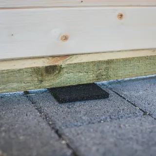 Feuchtigkeitssperre / Gummigranulat Unterleg-Pads für Gartenhäuser 48 Stück