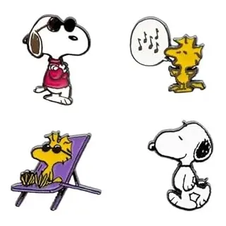 Grupo Erik Set Pins Soopy - 4 Anstecknadeln - Peanuts Snoopy Geschenke Snoopy Merchandising