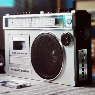 Tragbare Retro-Boombox - Bluetooth-Kassettenspieler, 80er-Jahre-Stil, CD-Kassettenspieler, unterstützt SD/USB-Eingang, perfekt für Familienfeiern und Reisen