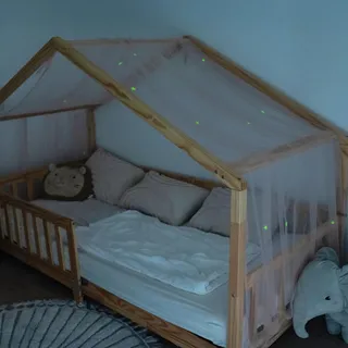 lilimaus Hausbett Himmel mit leuchtenden Sternen - Betthimmel Hausbett Deko - Geschenk Mädchen & Jungen - Himmelbett Vorhänge für 90x200 & 120x200 Kinderbetten - Leuchtsterne Kinderzimmer Deko