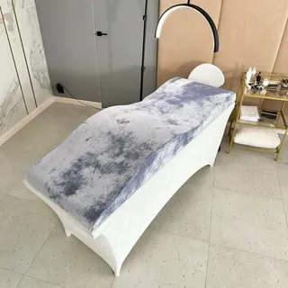 STM Company Massageliege Wellen-Matratze (Curved Lash Topper) mit Memory Schaum (180x60 cm / 190x70 cm, Mit Veloursbezug), ohne Kosmetikliege, ideal für Wimpernverlängerungen, PMU blau|grau 190x70 cm