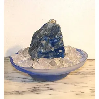 Troester's Brunnenwelt Zimmerbrunnen Lapis Lazuli mit Pumpe, Licht und Bergkristall-Chips, Quellstein aus echtem Lapis Lazuli (Blue Note)